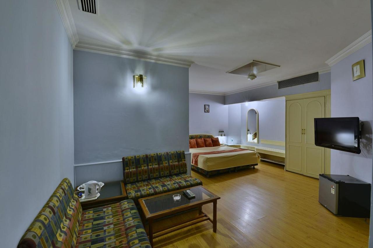 Hotel Surendra Vilas 보팔 외부 사진